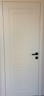 Białe drzwi z frezem